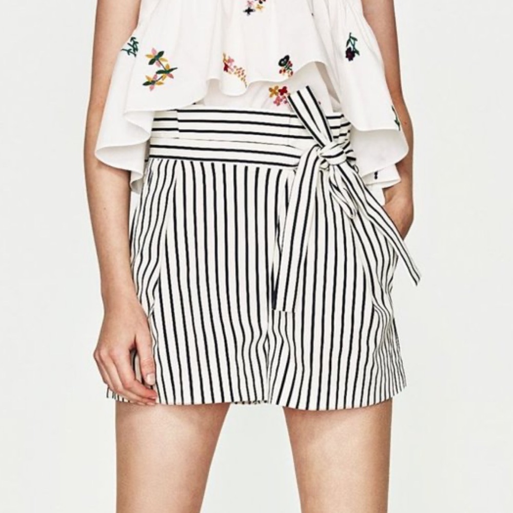Zara Trafaluc Collection White & Black Stripe High Paperbag Waist Shorts XS